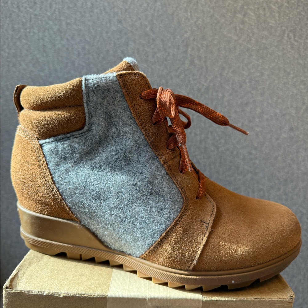 Women's NWOT -never worn Sorel Brown and Gray Lace Up Boots - Picture 2 of 6